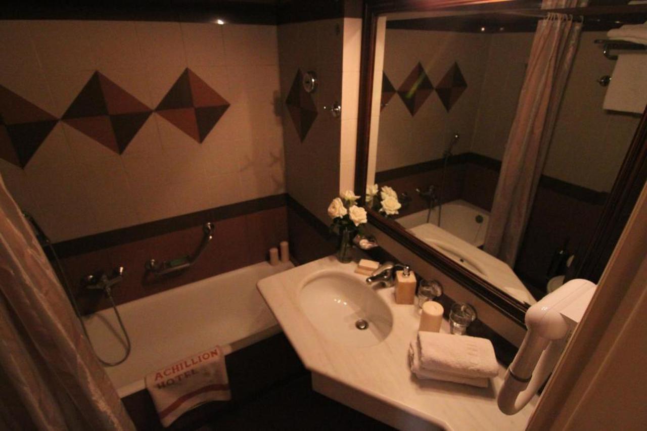 Achillion Hotel Atenas Exterior foto