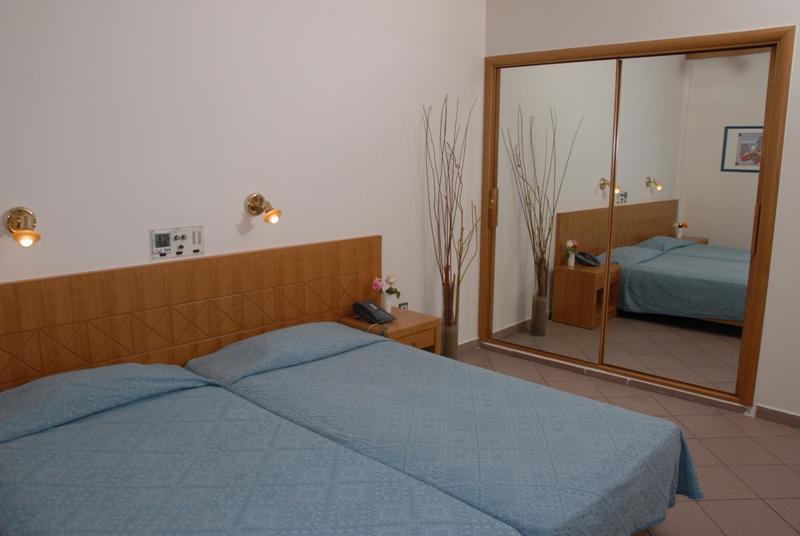Achillion Hotel Atenas Quarto foto